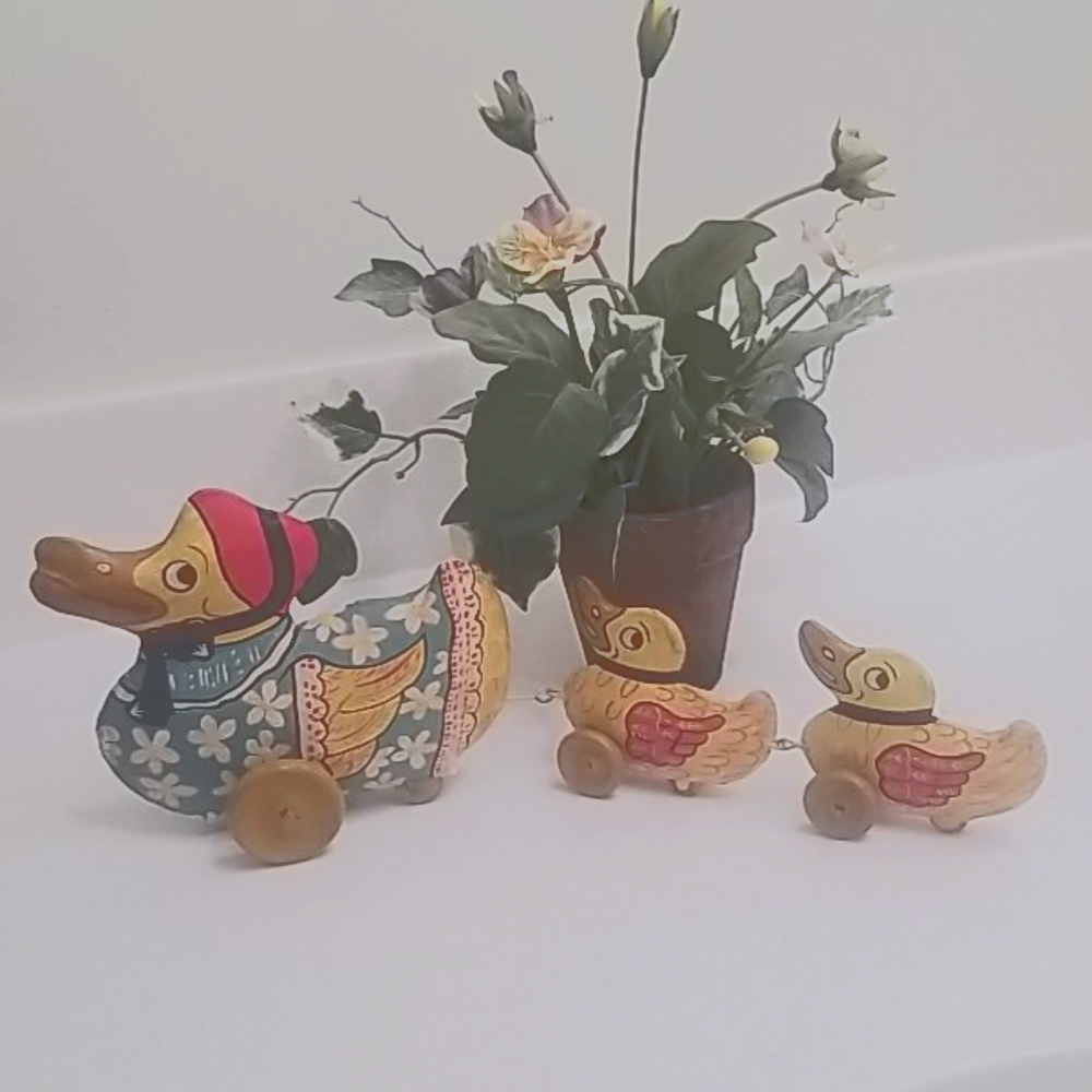 Vintage Metal Momma Duck & Ducklings w/ Wheels